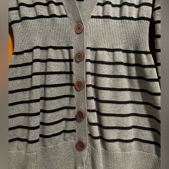 Liz Lange Maternity Cardigan - Picture 6 of 6